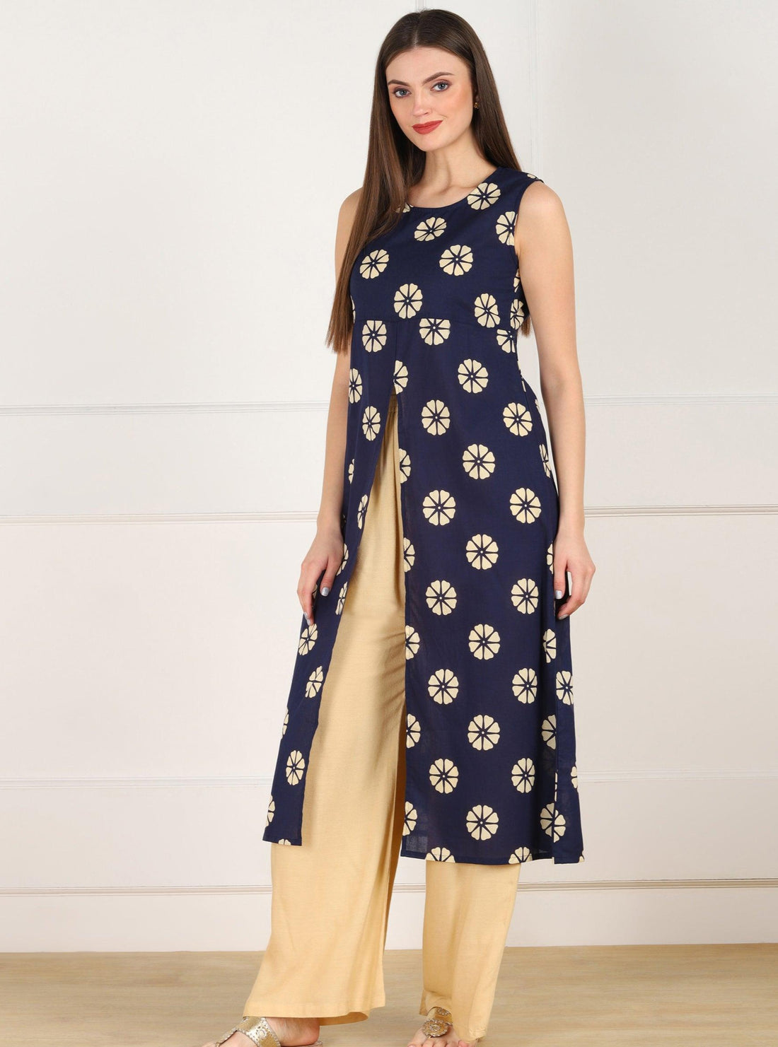 Znx Women Blue Floral Printed Sleeveless Kurta With Front Slit - Znxclothing