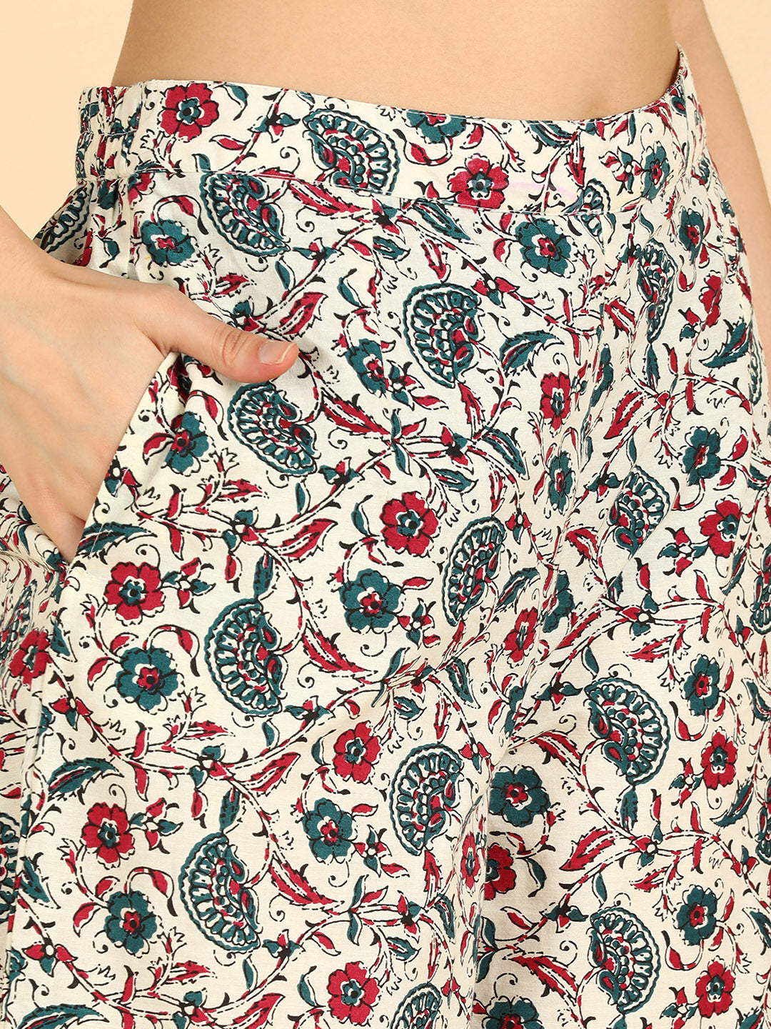 Women Off White Floral Printed Pure Cotton Kurta Set
